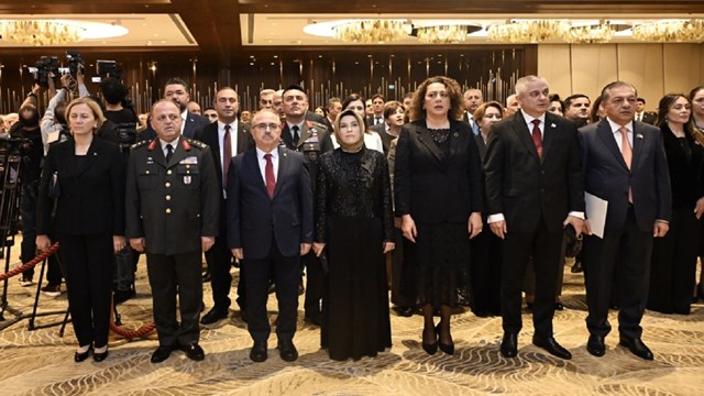 kibris-bagimsizlik-coskusu-bakude-kutlandi