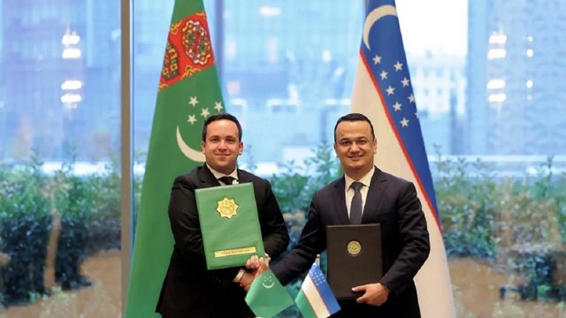 ozbekistan-ve-turkmenistan-sinir-ticaret-bolgesini-vizesiz-acti-girisimciler-i