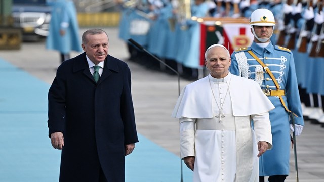 cumhurbaskani-erdogan-ilk-yurt-disi-ziyaretini-turkiyeye-yapan-papa-14-leo-ile