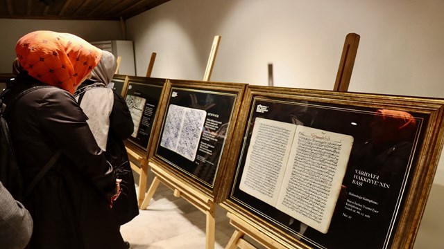 ismail-hakki-bursevi-yazma-eserler-sergisi-bursada-acildi