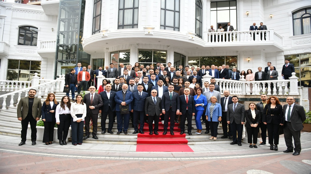 azerbaycanli-turkiye-mezunlar-bakude-bir-araya-geldi