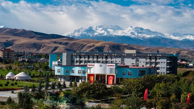 manas-universitesinin-30-yilinda-bir-universiteden-otesi-vizyonu-tanitildi