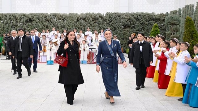 turkmenistanin-turkmenbasi-sehrinde-gurbanguli-berdimuhamedov-ihtiyac-sahibi-c