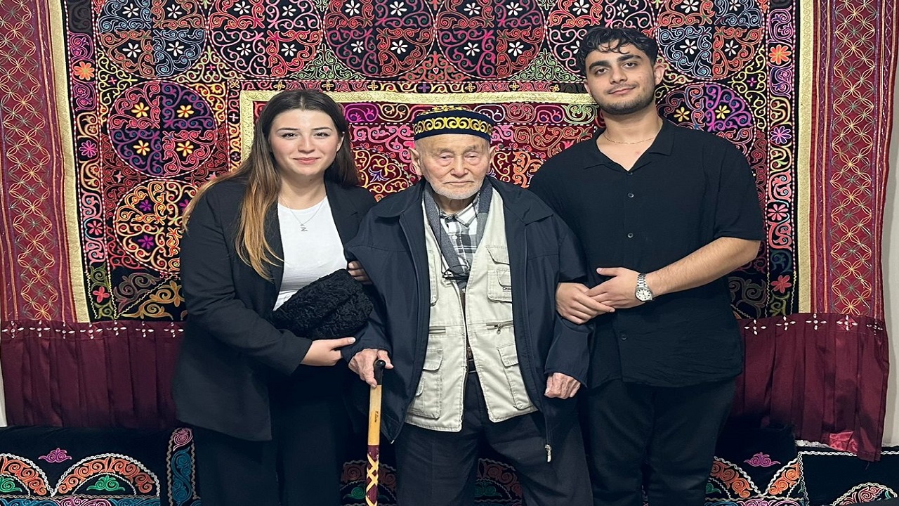 kazak-turklerinin-dogu-turkistandan-manisaya-gocu-kayit-altina-alindi