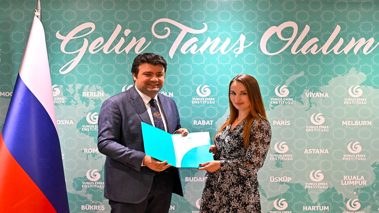 yee-moskovada-turkce-ogrenen-rus-vatandaslari-sertifikalarini-aldi