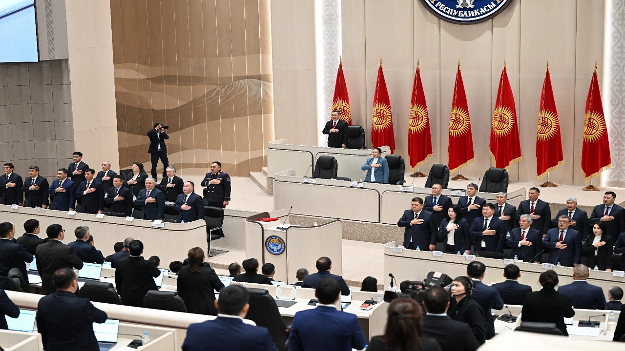 kirgizistanda-yeni-donem-milletvekilleri-yemin-ederek-goreve-basladi