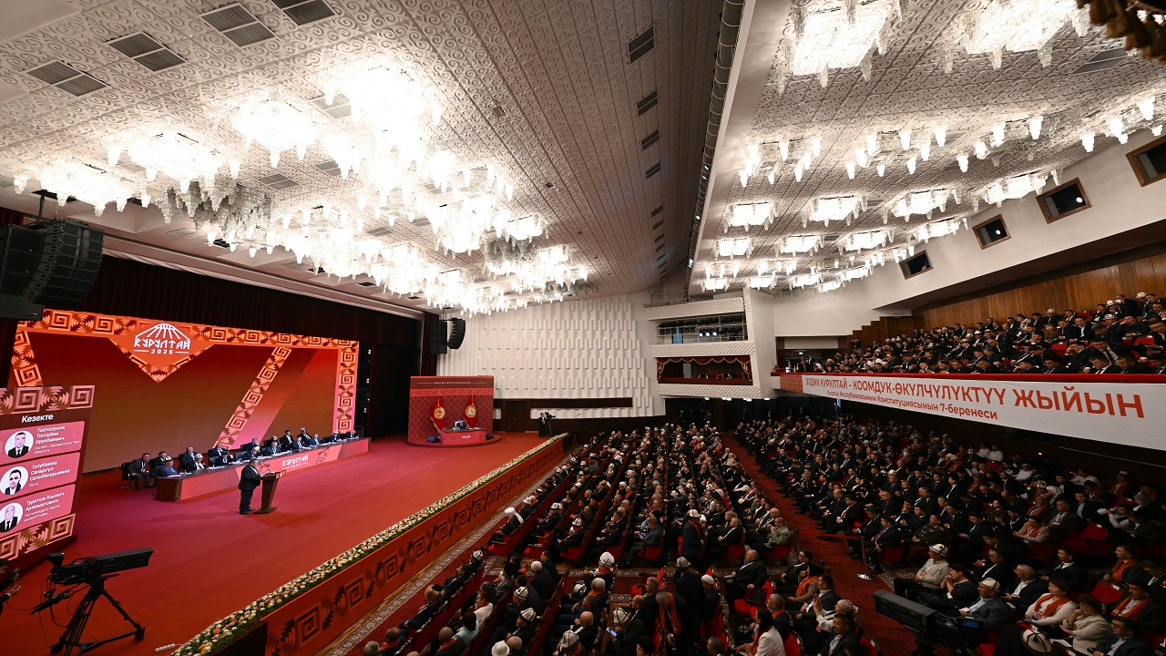 kirgizistanda-4-halk-kurultayi-sonuc-bildirisinin-kabul-edilmesiyle-sona-erdi