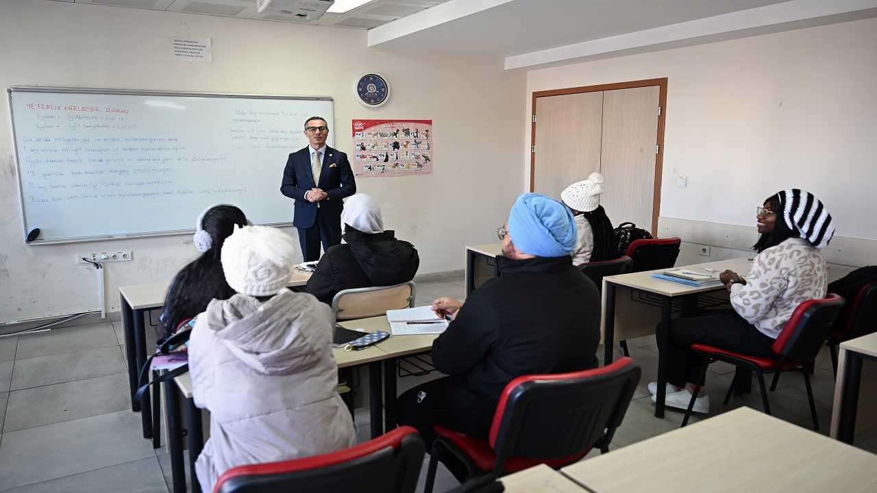 ankara-universitesi-tomer-yuzbinlerce-yabanciya-turkce-ogretti