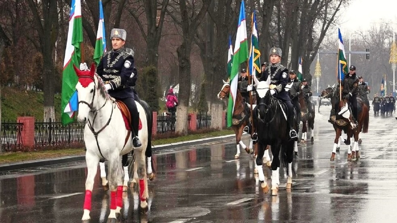 ozbekistan-ordusu-34-yilini-askeri-yuruyusle-taclandirdi