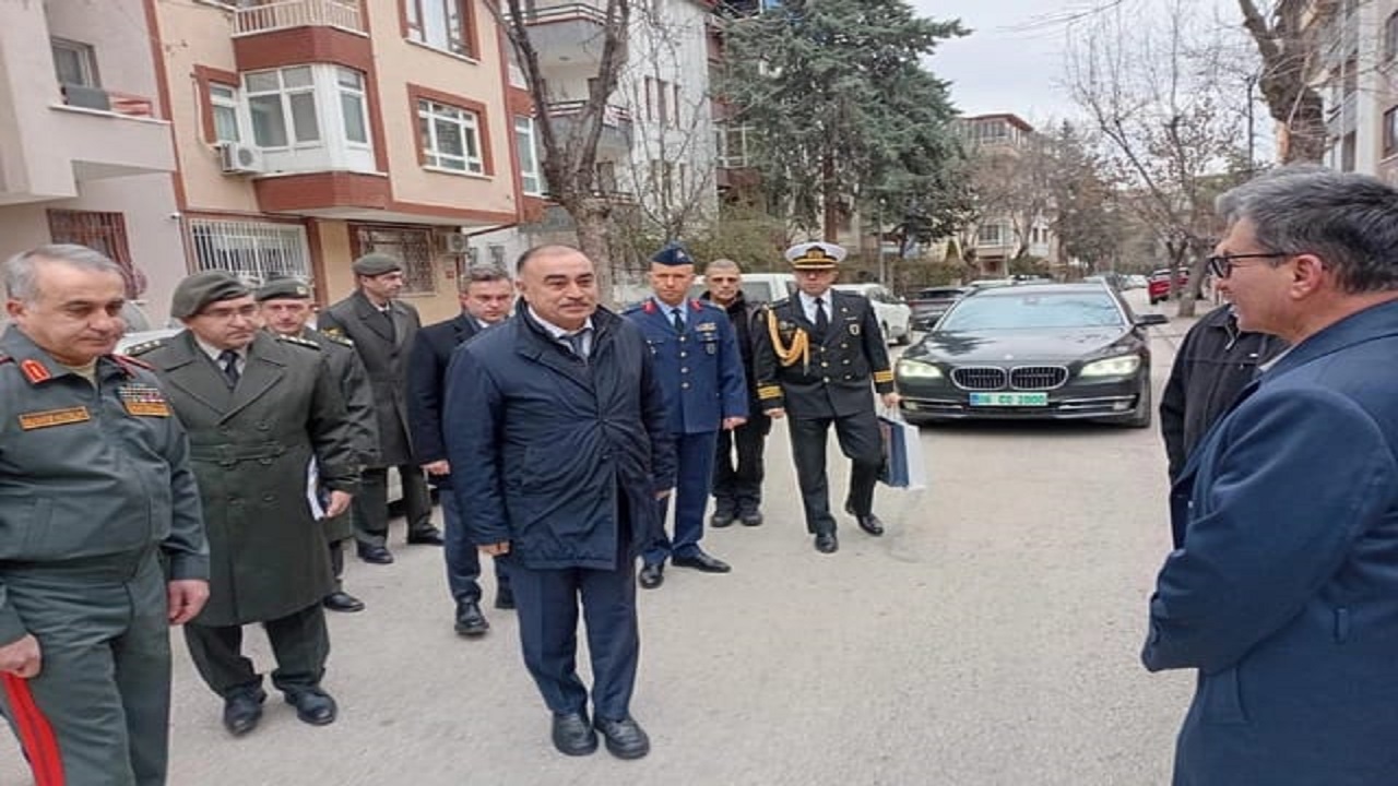 azerbaycan-buyukelciligi-gurcistanda-dusen-askeri-ucakta-sehit-olan-cuneyt-kand