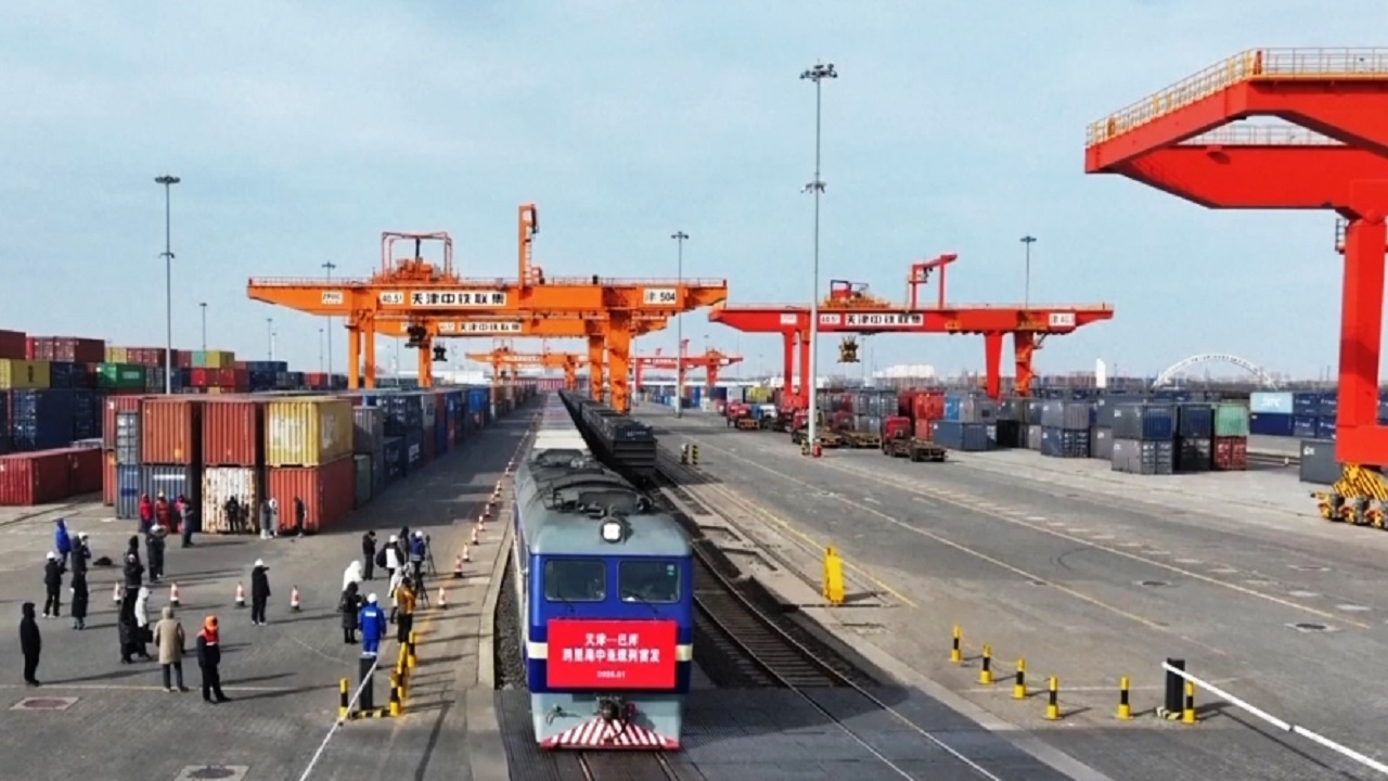 orta-koridor-da-tianjin-baku-demiryolu-hatti-hizmete-girdi