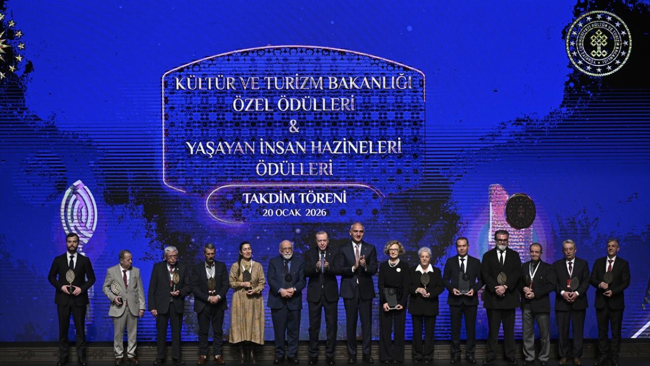 cumhurbaskani-erdogan-sanat-mill-kimligin-tasiyici-kolonudur