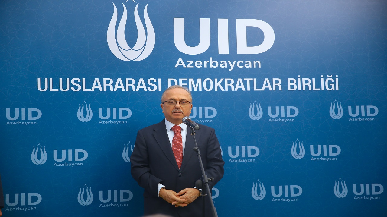 azerbaycanda-fetonun-15-temmuz-darbe-girisimi-anlatildi