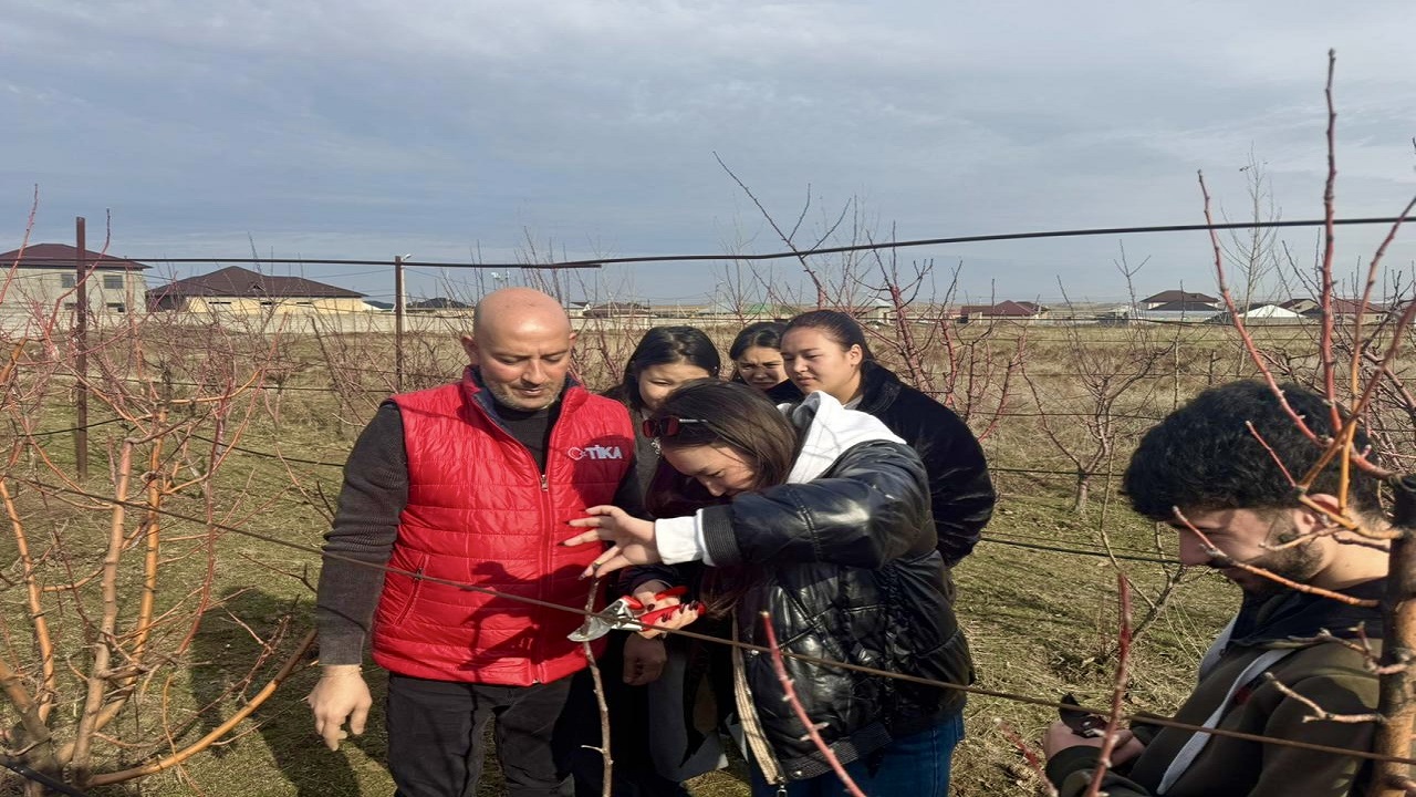 tika-kazakistan-da-bahcecilik-alaninda-egitim-programi-duzenledi