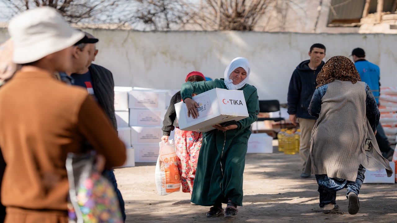 tika-tacikistandaki-ihtiyac-sahibi-ailelere-gida-yardimi-yapti