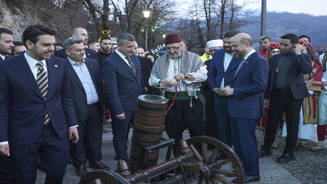 tika-bosna-hersekte-1500-kisilik-iftar-sofrasi-kurdu