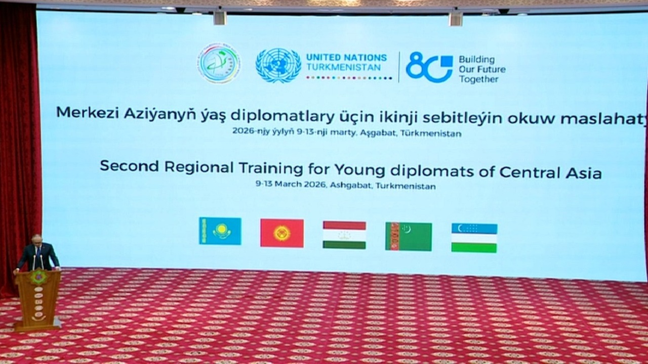 askabat-ta-turk-dunyasinin-genc-diplomatlari-icin-zirve-duzenlendi