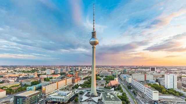 berlin-deki-guney-azerbaycanlilar-iran-cografyasinda-yapilanlari-kinadi