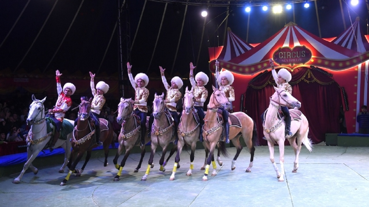 turkmenistan-in-efsanevi-galkinis-i-azerbaycan-da-izleyicileri-buyuledi