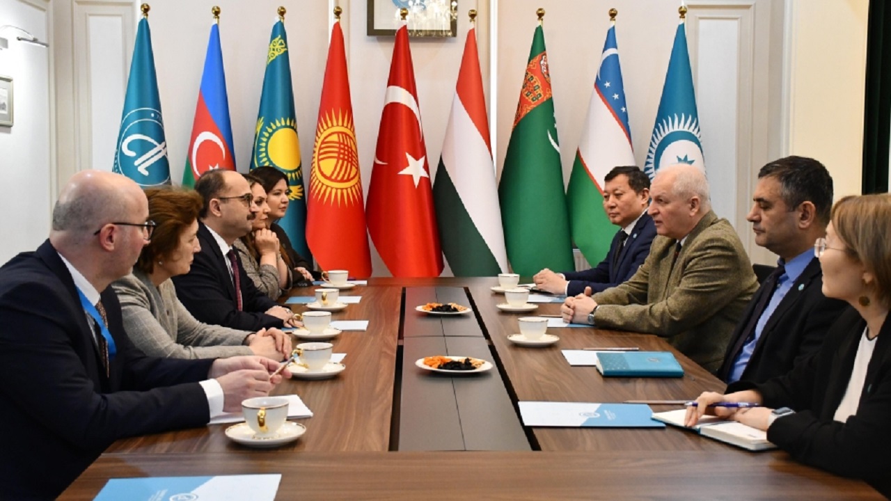 turkpa-heyeti-astanadaki-uluslararasi-turk-akademisi-ni-ziyaret-etti