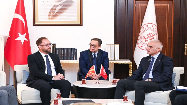 kultur-ve-turizm-bakani-ersoy-kuzey-makedonyali-mevkidasiyla-bir-araya-geldi