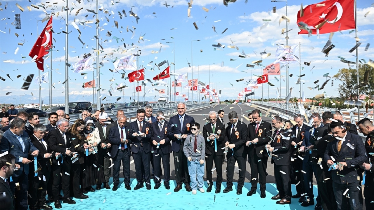 antalya-nin-yeni-koprusu-gecis-suresini-30-saniyeye-dusurdu