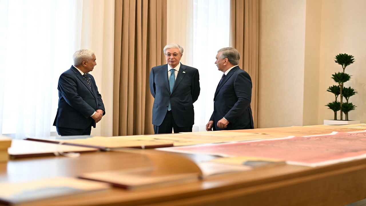 ozbekistan-cumhurbaskani-mirziyoyev-kazakistanli-mevkidasi-tokayev-le-bir-araya
