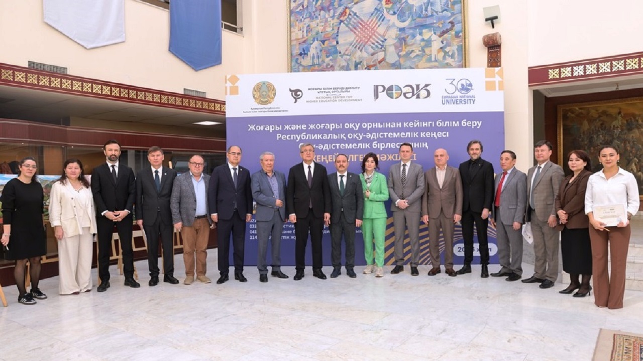 astana-turkoloji-alaninda-uzman-yetistirmenin-guncel-sorunlari-ni-dile-getirdi