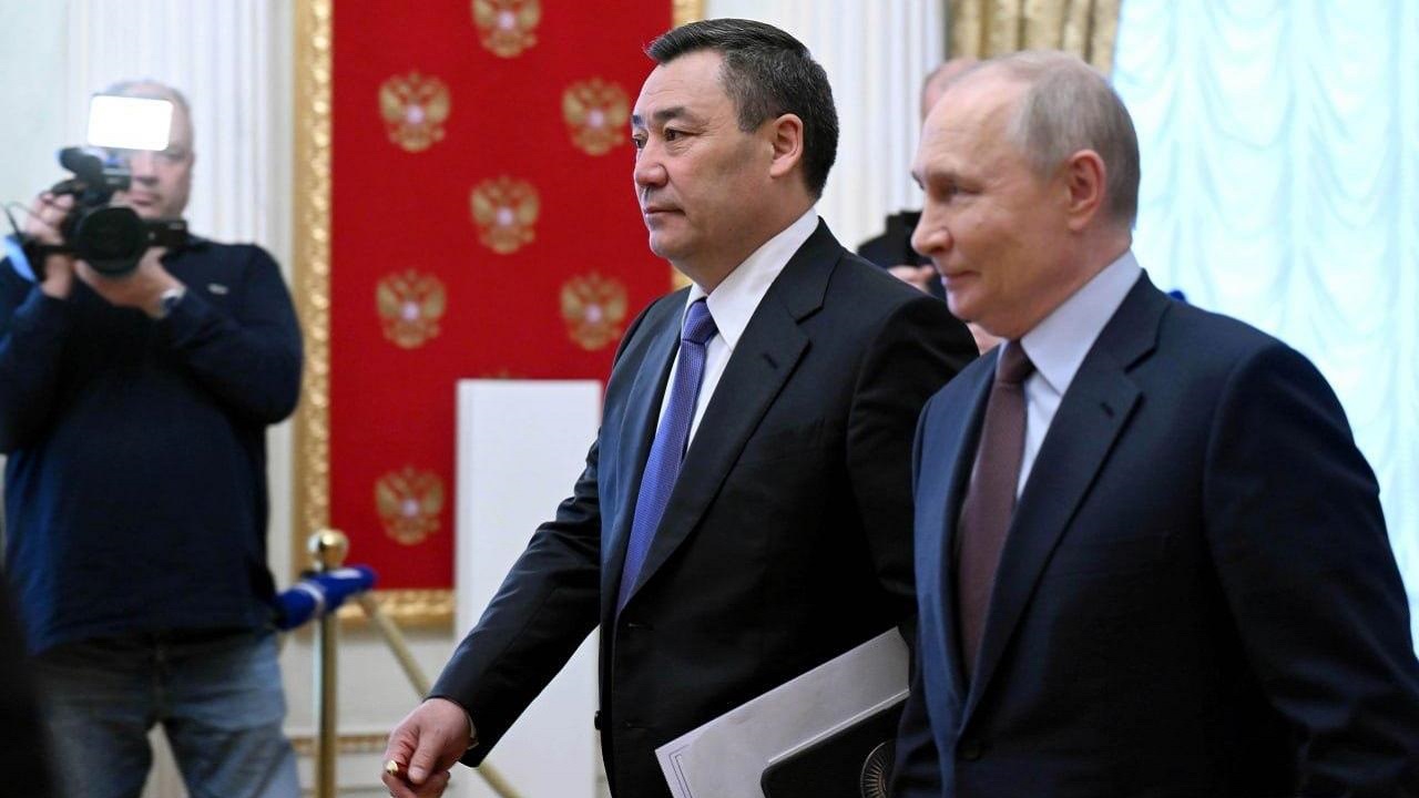kirgiz-cumhurbaskani-sadir-caparov-rus-mevkidasini-kirgizistan-a-davet-etti