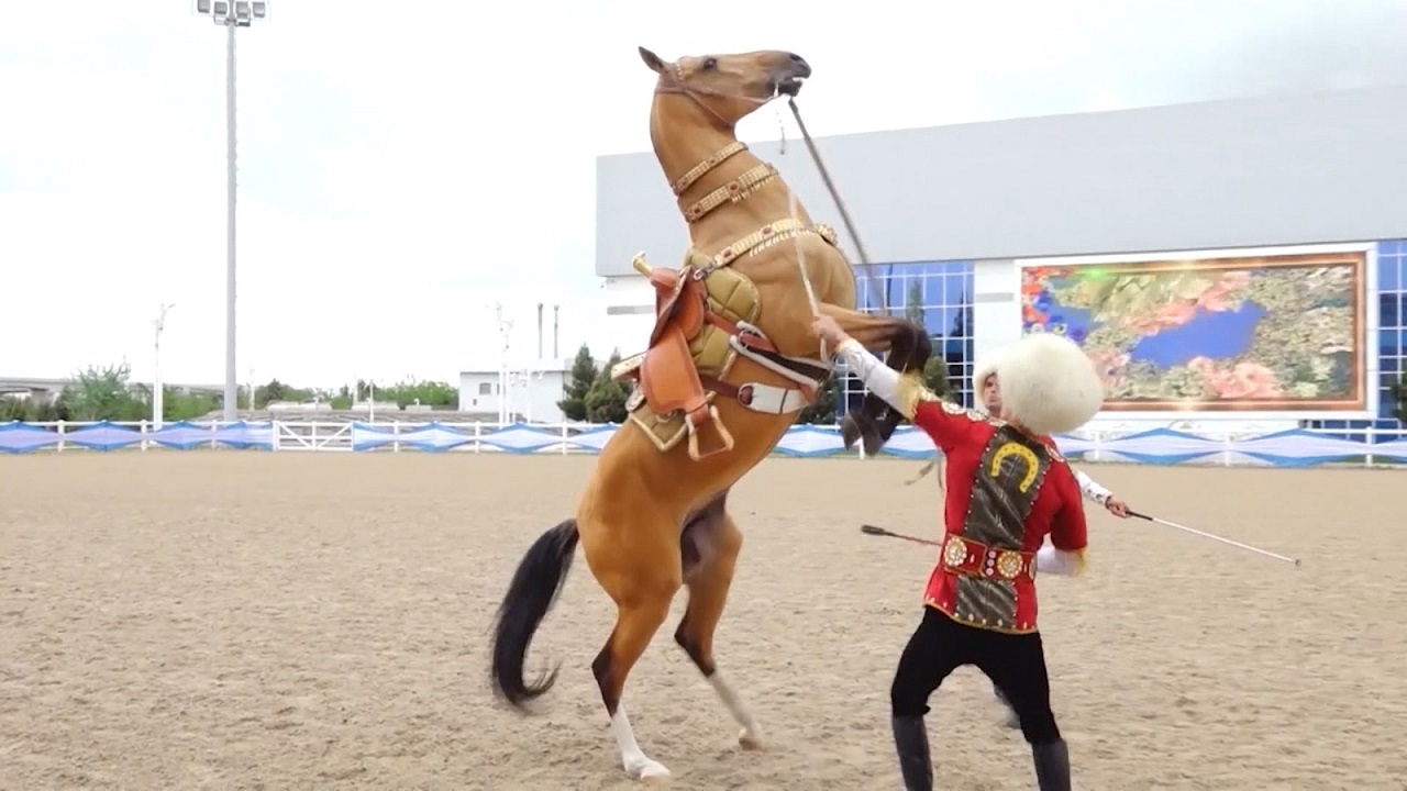 turkmen-ati-milli-bayrami-buyuk-coskuyla-kutlandi