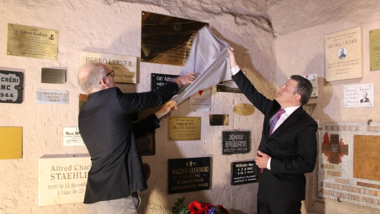 buchenwald-da-huzunlu-toren-azerbaycanli-savas-esirleri-icin-anit-plaket-acildi