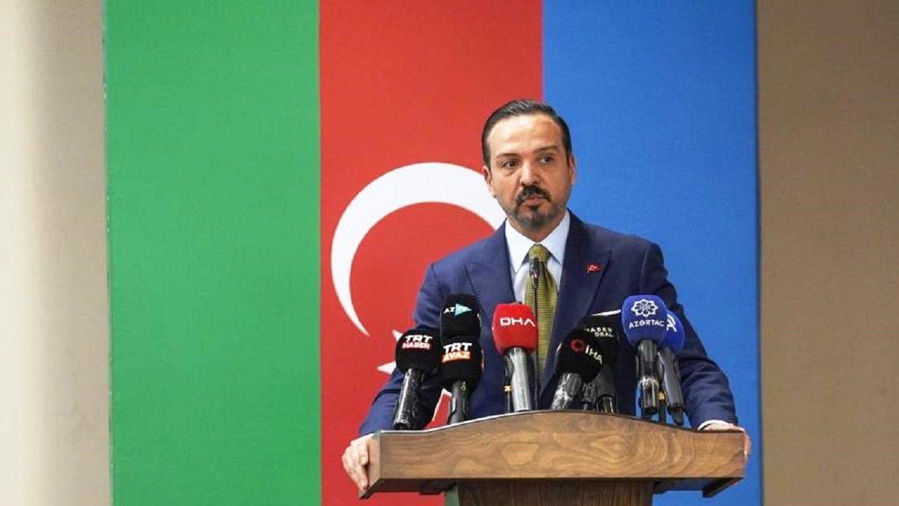 zorlu-bir-kere-yukselen-bayrak-aliyev-doneminde-daha-yukarilara-kaldirildi