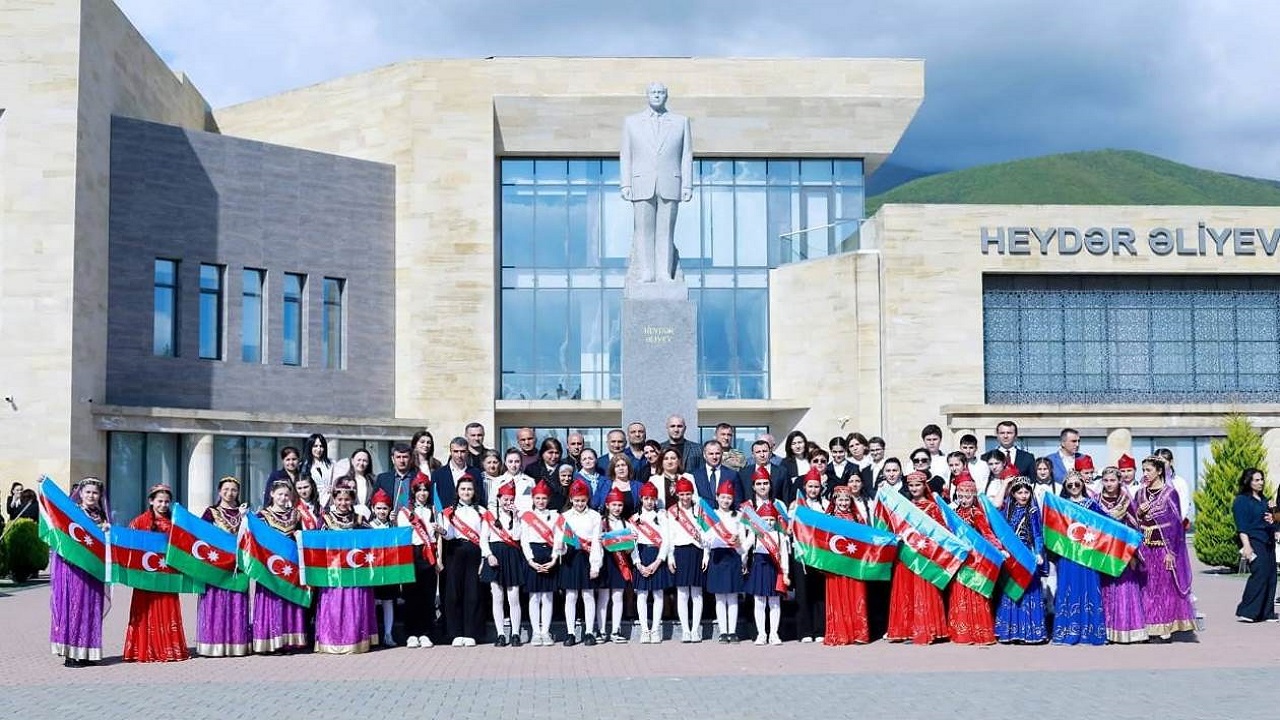 haydar-aliyev-dogumunun-103-yil-donumunde-seki-de-anildi