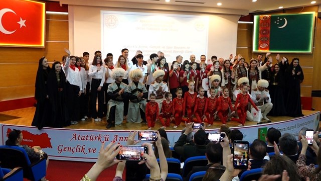 turkmenistan-da-iki-anlamli-gun-ayni-coskuda-bulustu