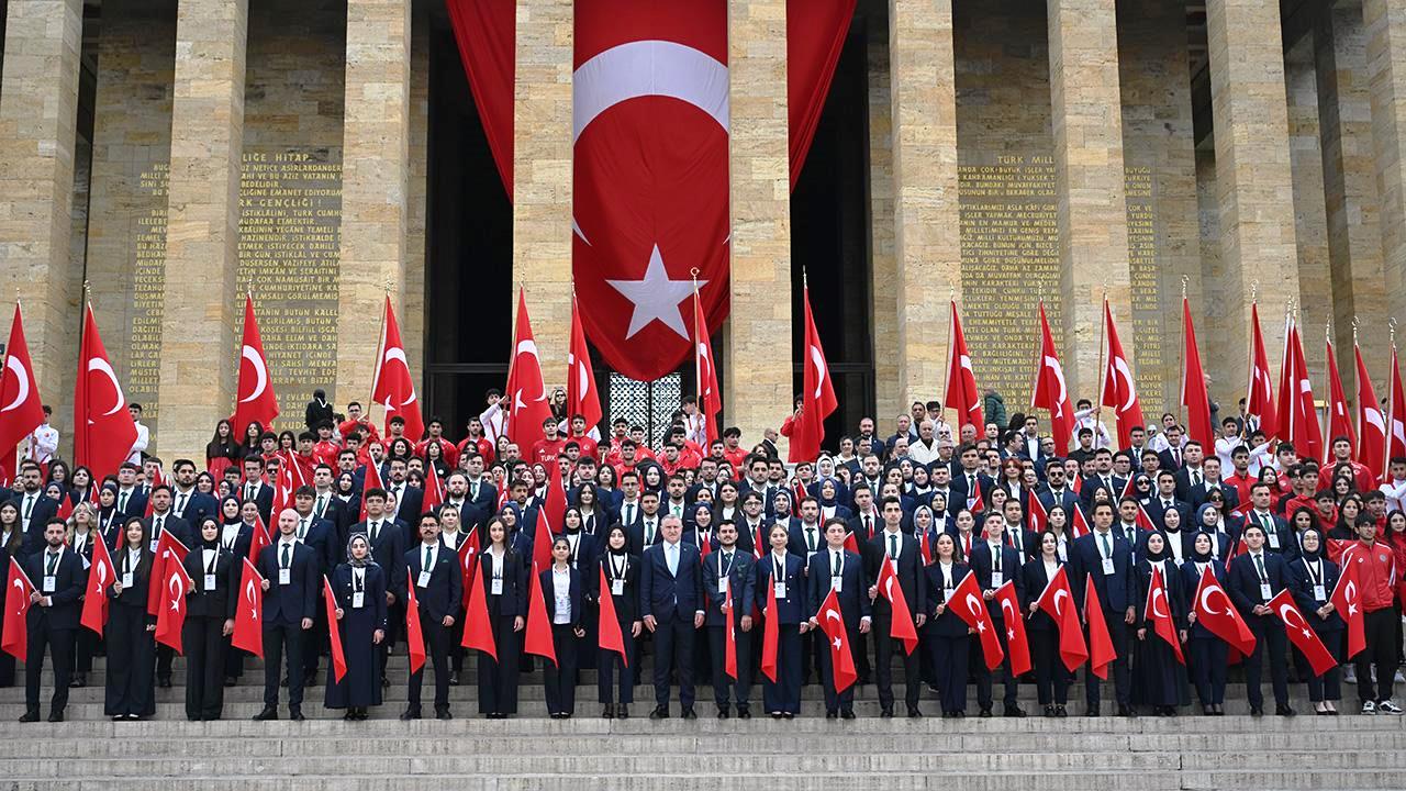 milli-mucadele-ruhu-genclerimizle-yasiyor