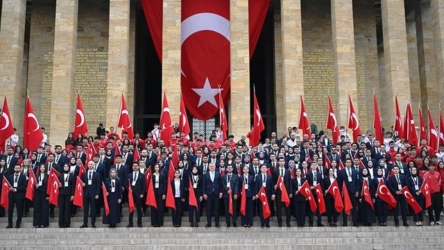 milli-mucadele-ruhu-genclerimizle-yasiyor
