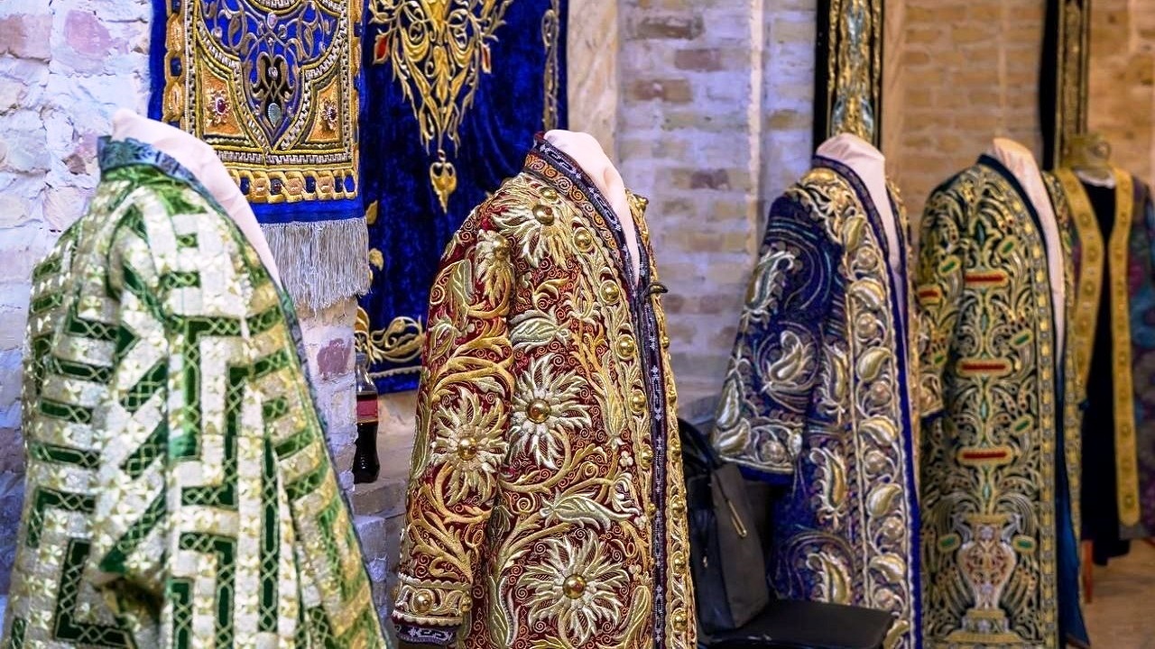 tarihi-ipek-yolunun-altin-mirasi-ozbekistan-in-zerduzi-sanati