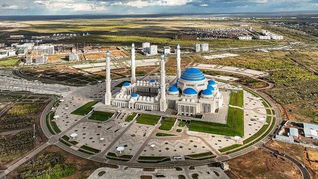 kazakistan-daki-camilerde-kurban-bayraminda-geleneksel-cadirlar-kurulacak