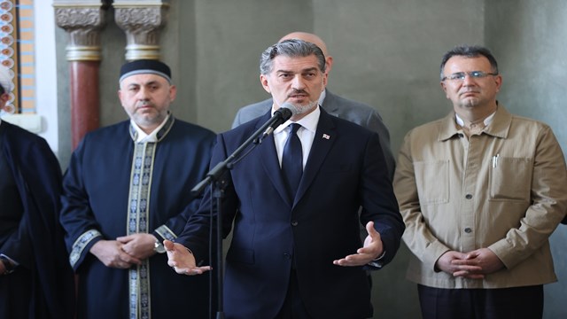 tiflis-cuma-camisinde-bayram-bulusmasi