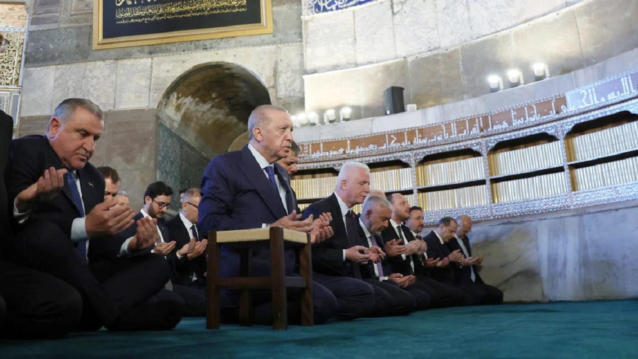 cumhurbaskani-erdogan-cuma-namazini-ayasofya-i-kebir-cami-i-serifinde-kildi