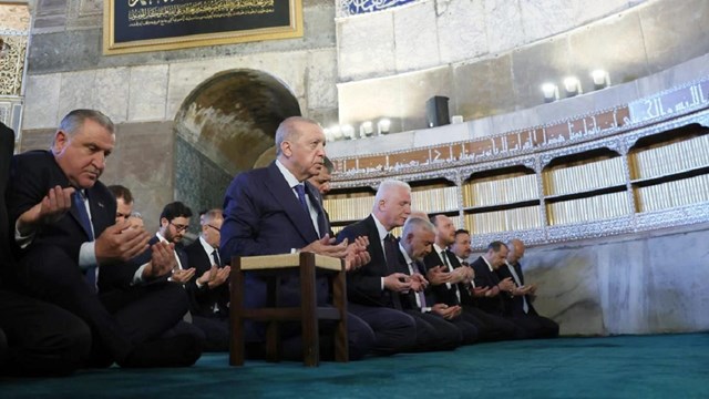 cumhurbaskani-erdogan-cuma-namazini-ayasofya-i-kebir-cami-i-serifinde-kildi