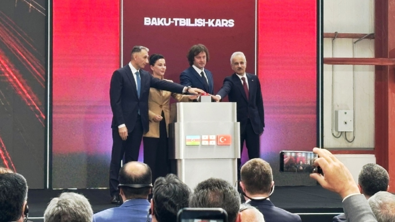 baku-tiflis-kars-demiryolu-hatti-tam-kapasiteyle-hizmete-acildi
