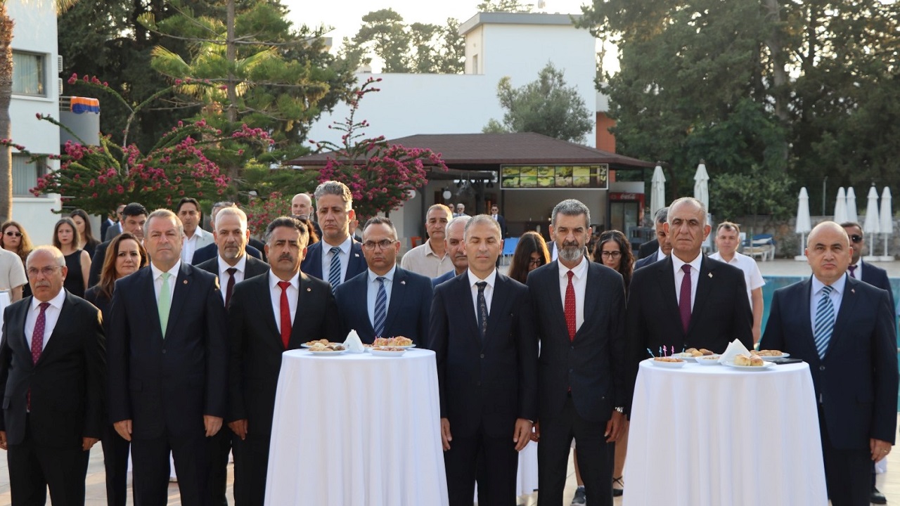 kktcde-gorevini-tamamlayan-turk-ogretmenler-icin-anlamli-veda-resepsiyonu-duzen