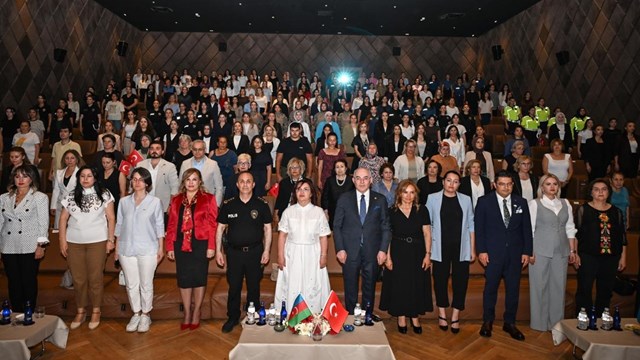 azerbaycanin-eski-bavullar-i-bu-sefer-adanada-gosterildi