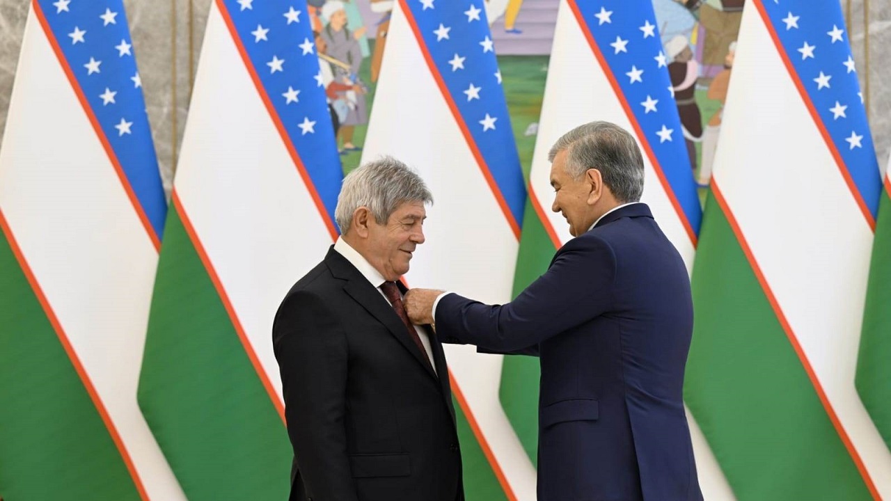 ozbekistan-cumhurbaskani-gorev-suresi-dolan-azerbaycan-buyukelcisi-guliy