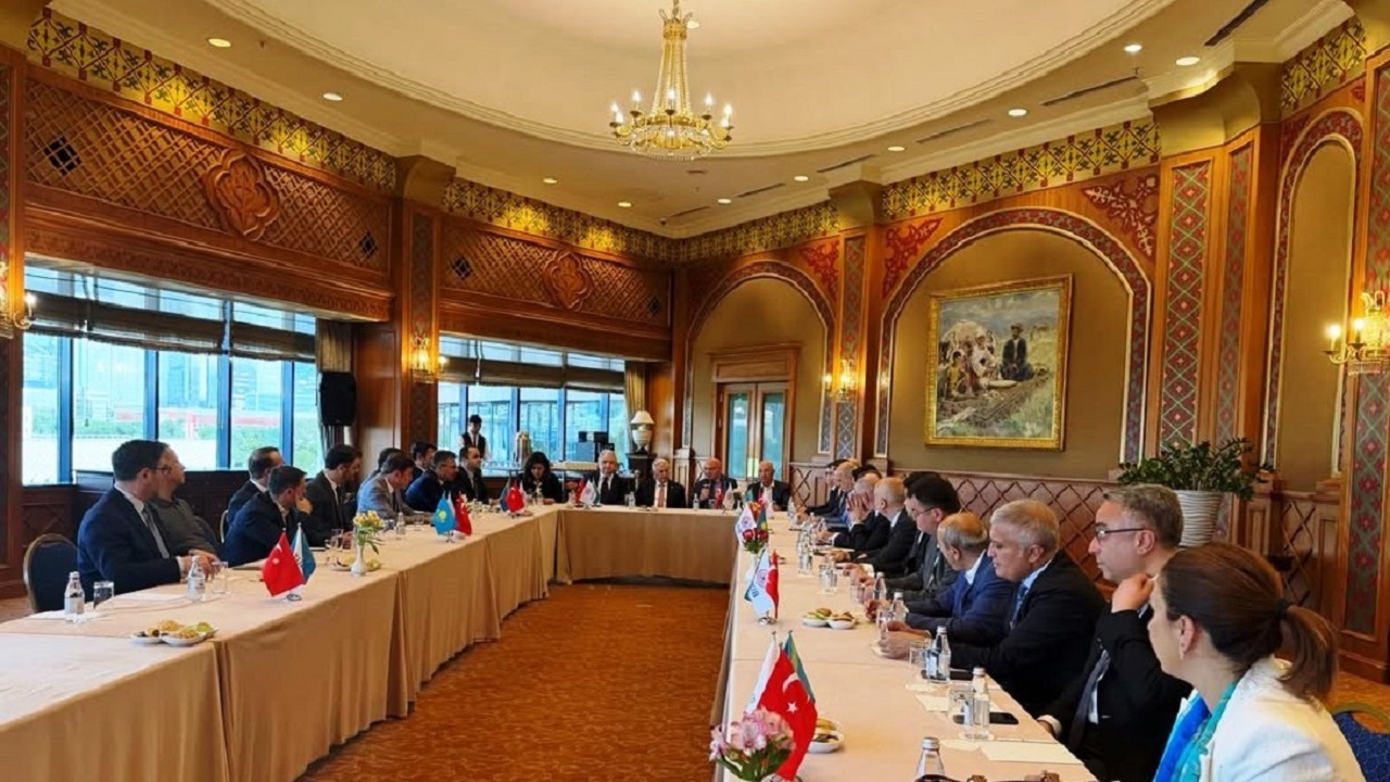 binali-yildirim-almati-da-turkiye-ve-kazakistan-is-insanlari-ile-bir-araya-geld