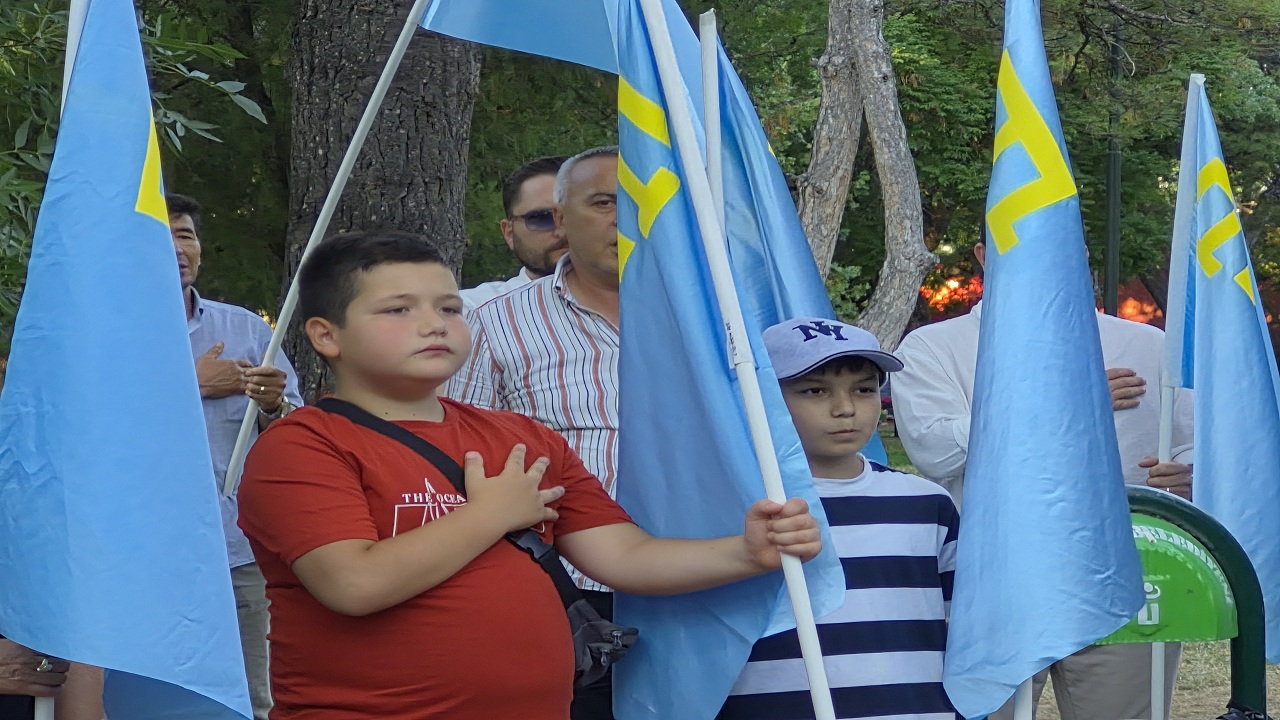 kirim-tatar-milli-bayrak-gunu-coskuyla-kutlandi