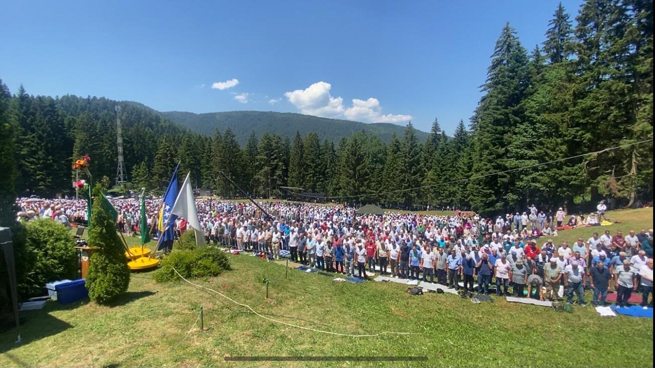 bosna-hersekte-516-yildir-suren-gelenek-ayvaz-dede-senligi