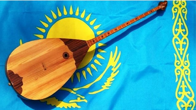 tokayev-dombra-kazak-halkini-dunyaya-tanitan-essiz-bir-marka-olmali