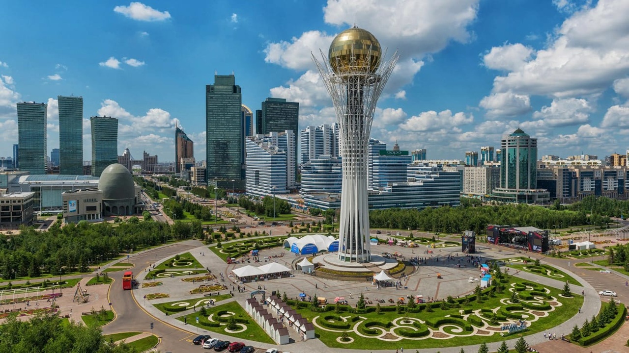kazakistan-da-baskent-astana-gunu-coskuyla-kutlaniyor